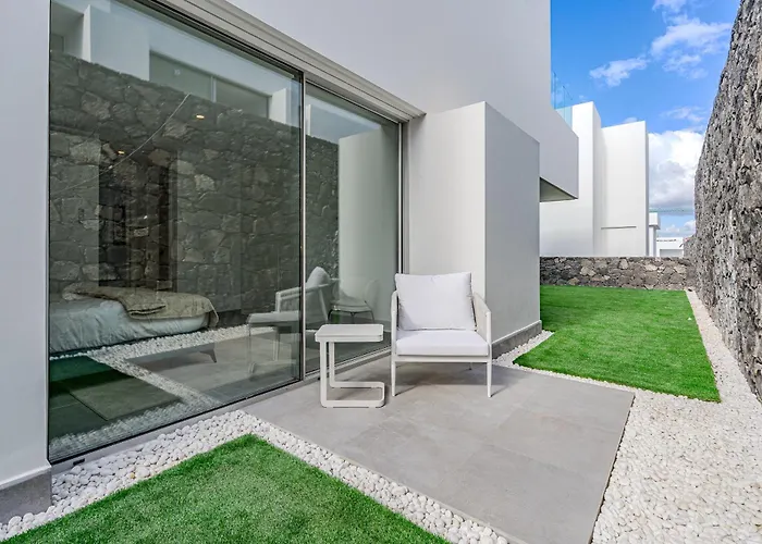 Estandar 5 - Casangular By Upper Вілла Адехе